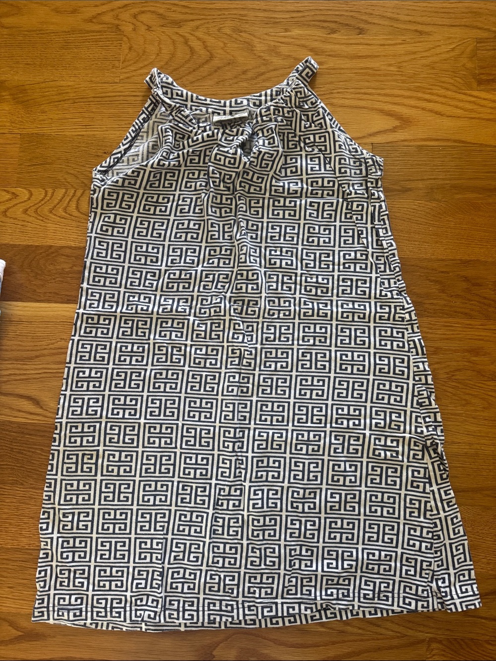 Sleeveless Geometric Print Shift Dress in Navy and White